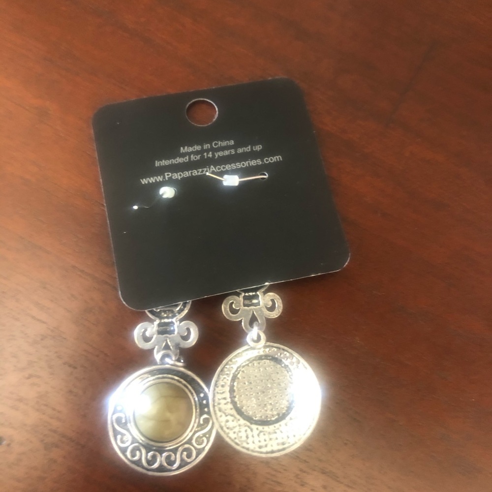 Fun earrings - Picture 3 of 3